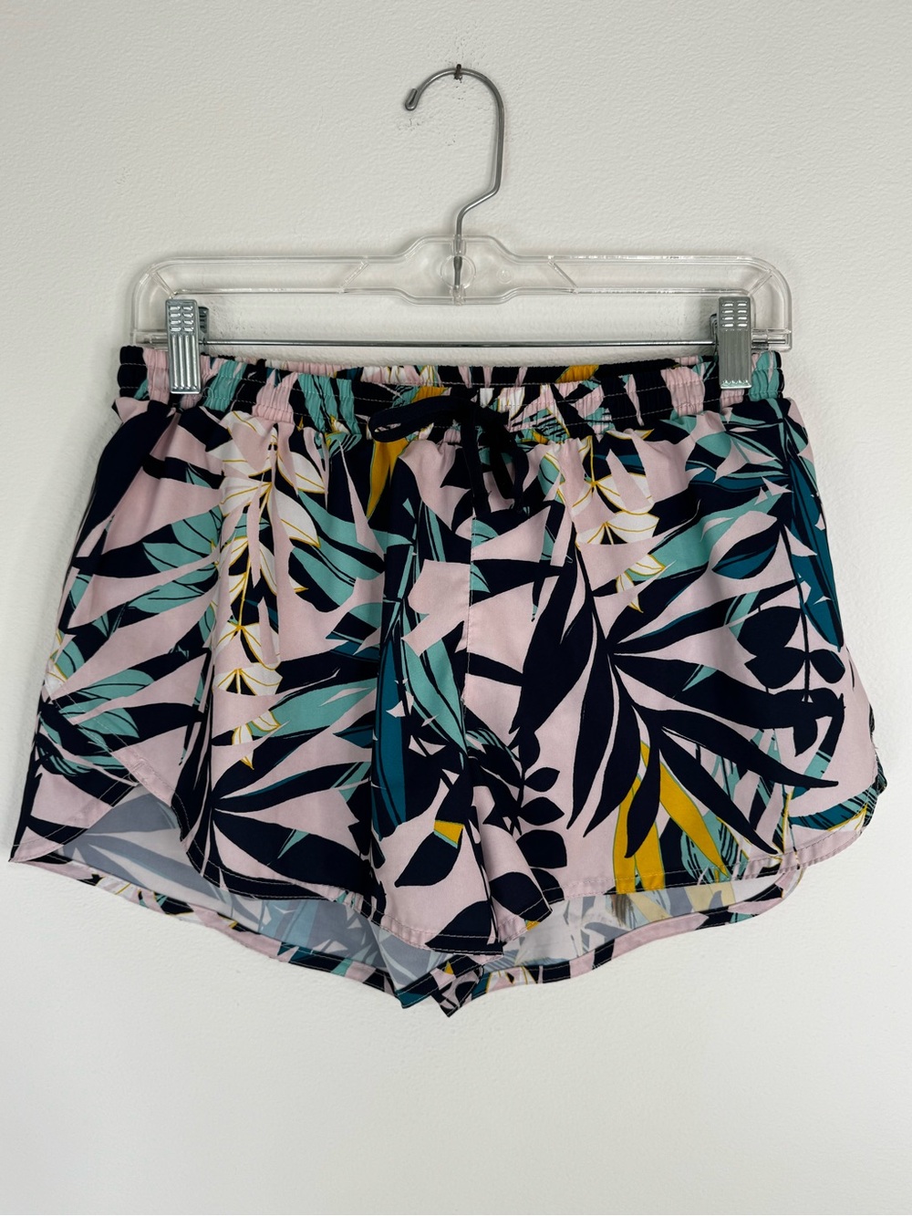 Old Navy Active Go-Dry Athletic Shorts with Built-in Liner, Size Medium
